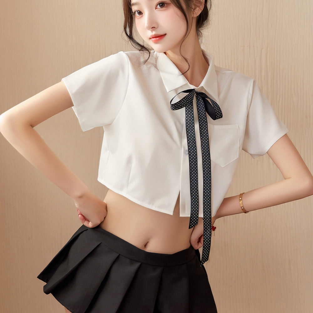 純情な美少女風JK制服